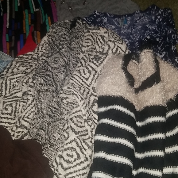 Tops - Picture 4 of 8